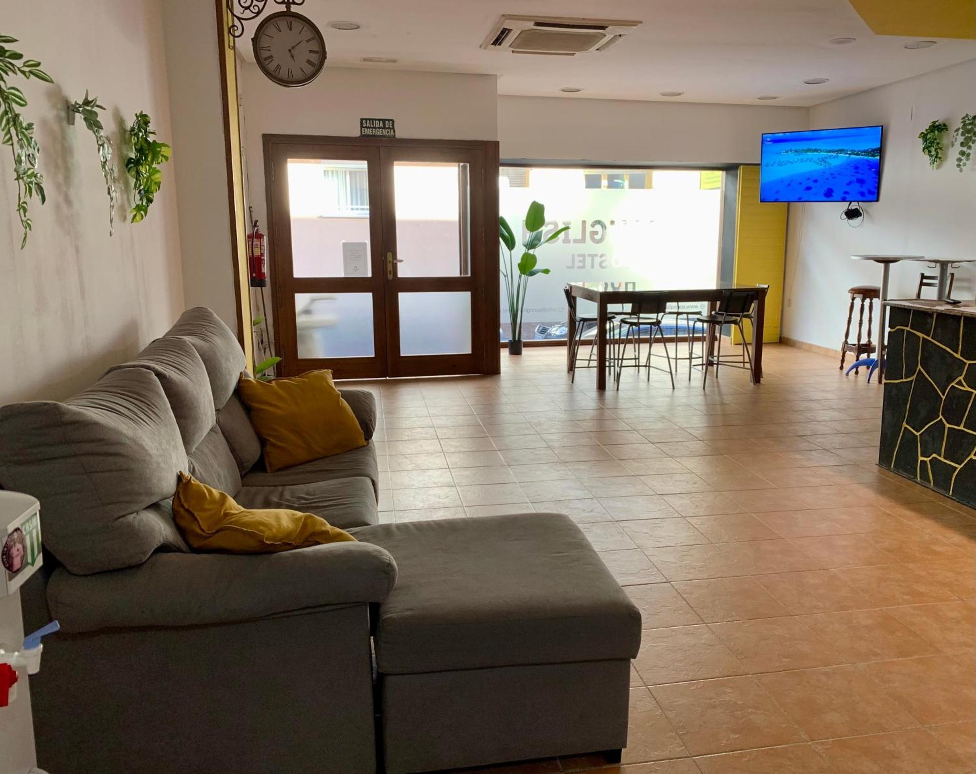 Spanglish Hostel Benidorm Exteriör bild