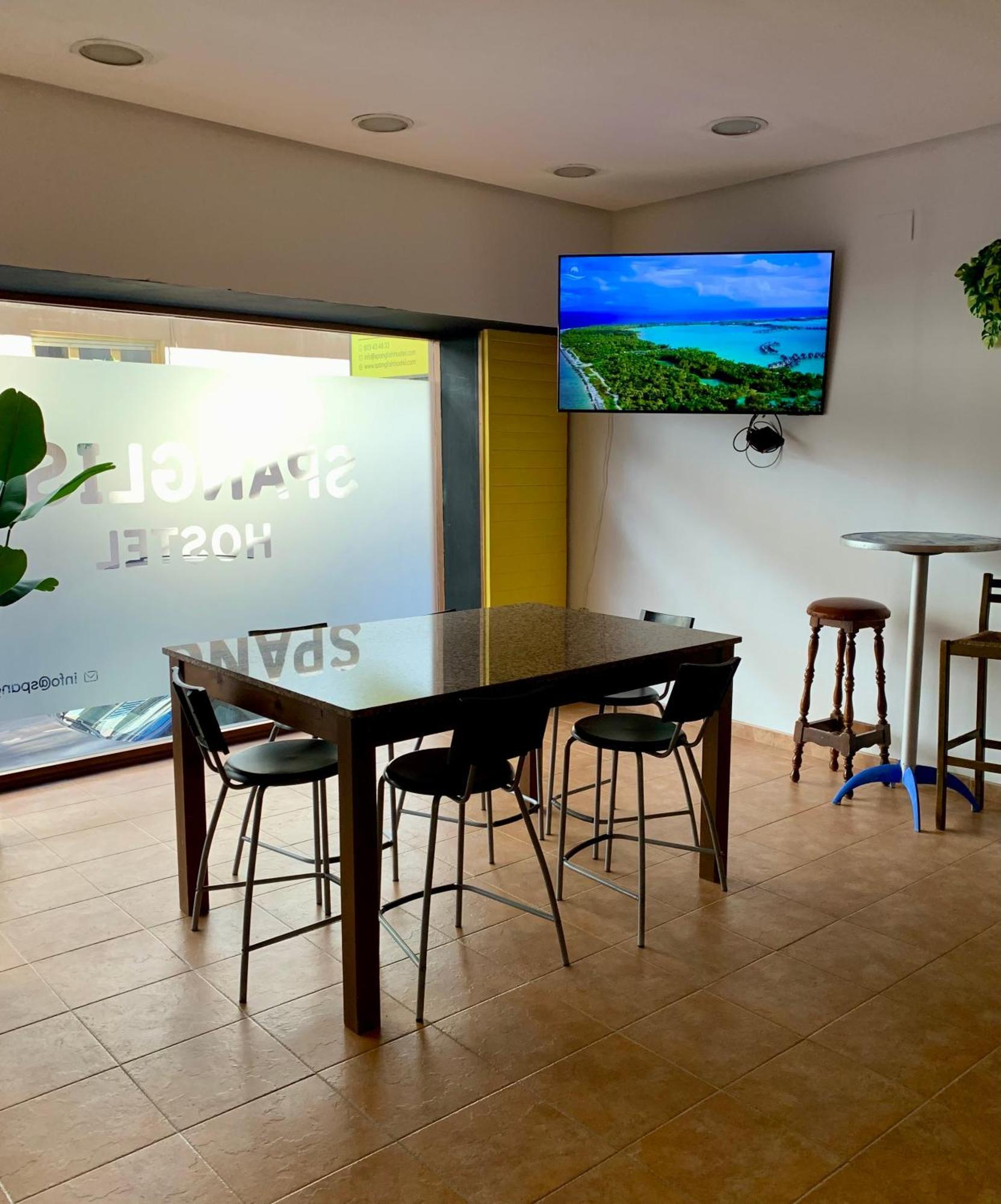Spanglish Hostel Benidorm Exteriör bild