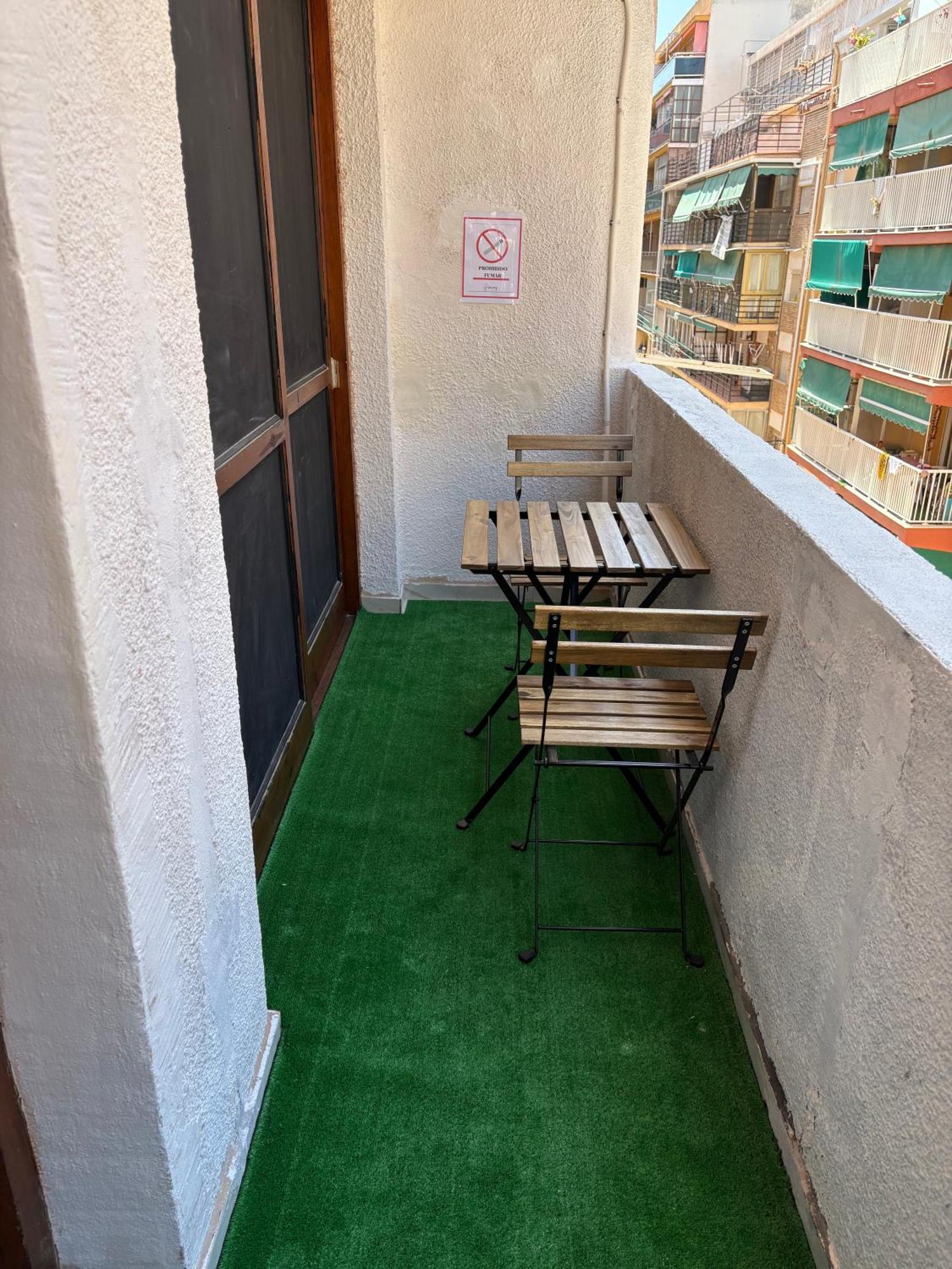 Spanglish Hostel Benidorm Exteriör bild